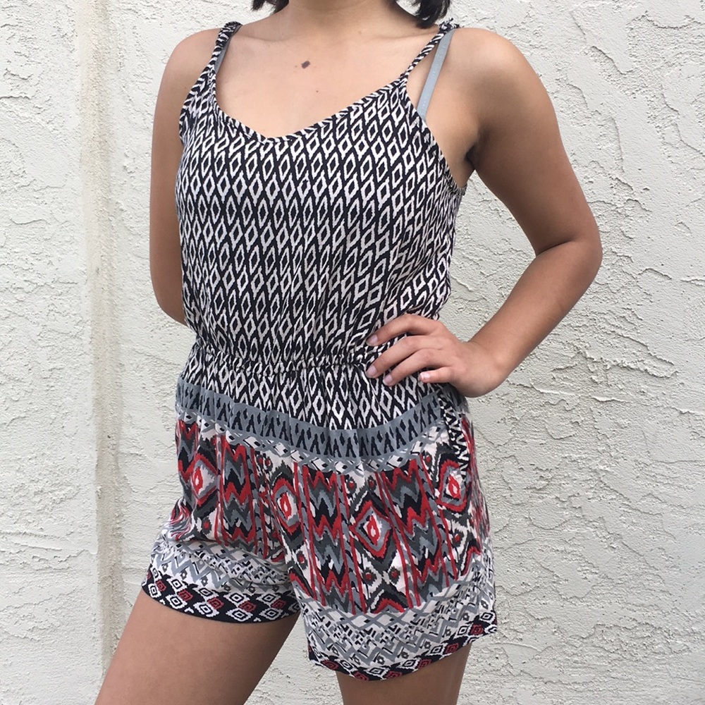 🔹5 for $15 Patterned Romper🔹